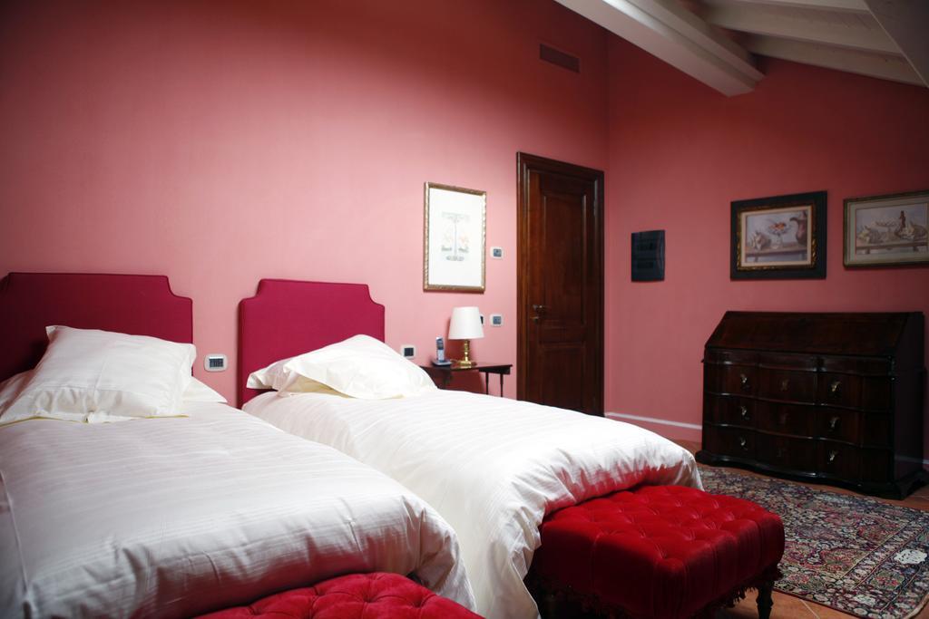 La Torre Dei Canonici Lumellogno Habitación foto